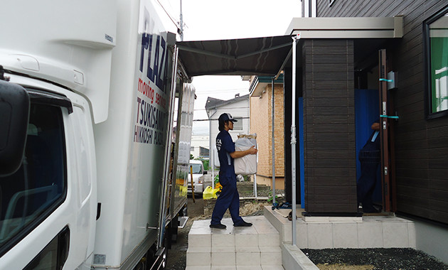 「雨の日の引越も安心」日本初！雨対策を施した車両02